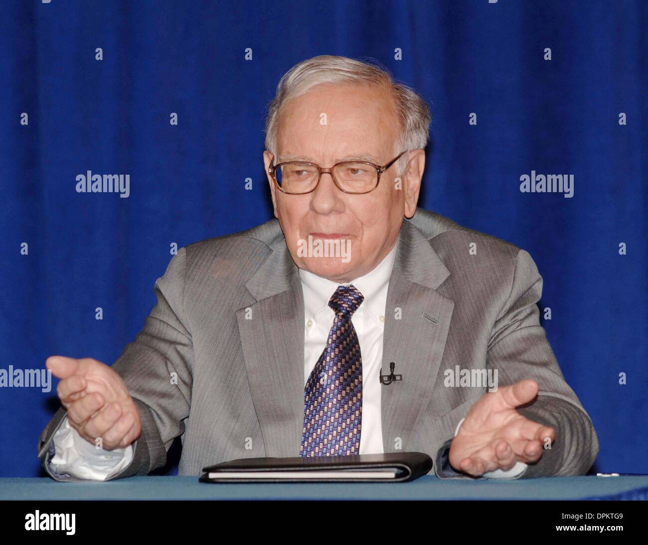 June 26, 2006 - New York, New York, USA - Warren Buffet Has Pledged 10 ...