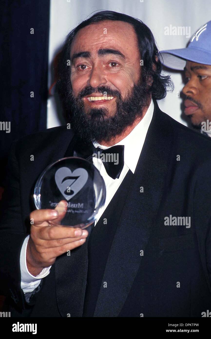 Aug. 21, 2006 - I2071AS.Pavarotti  Honored as Musicares Person of the Year..Luciano Pavarotti. Anthony Savigano -   -    LUCIANOPAVAROTTIRETRO(Credit Image: © Globe Photos/ZUMAPRESS.com) Stock Photo