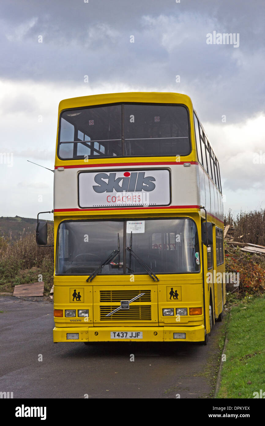 Yellow 1999 Volvo Lynx school bus operated by Skills Coaches Stock Photo