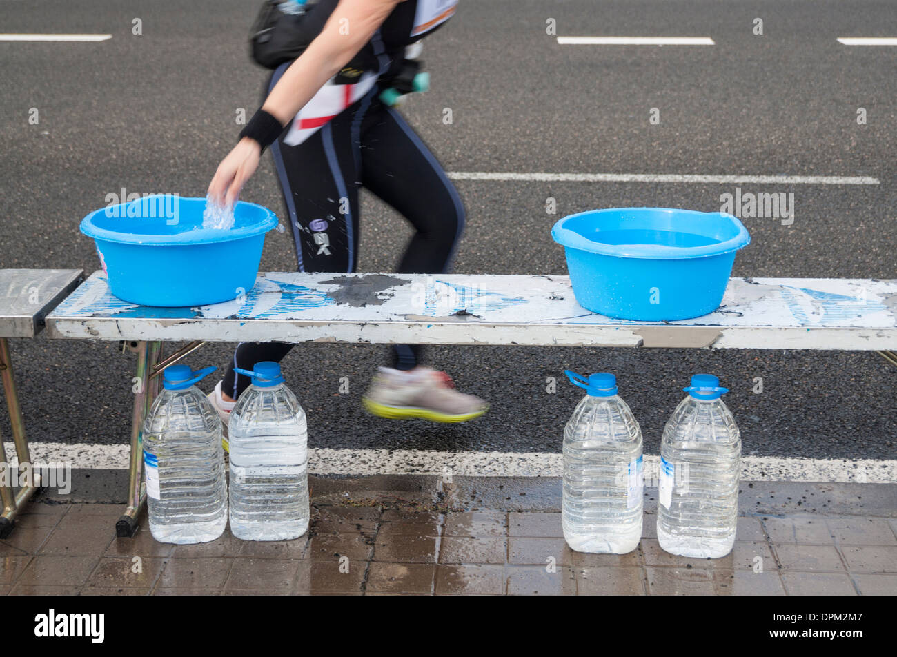 Marathon water station hires stock photography and images Alamy
