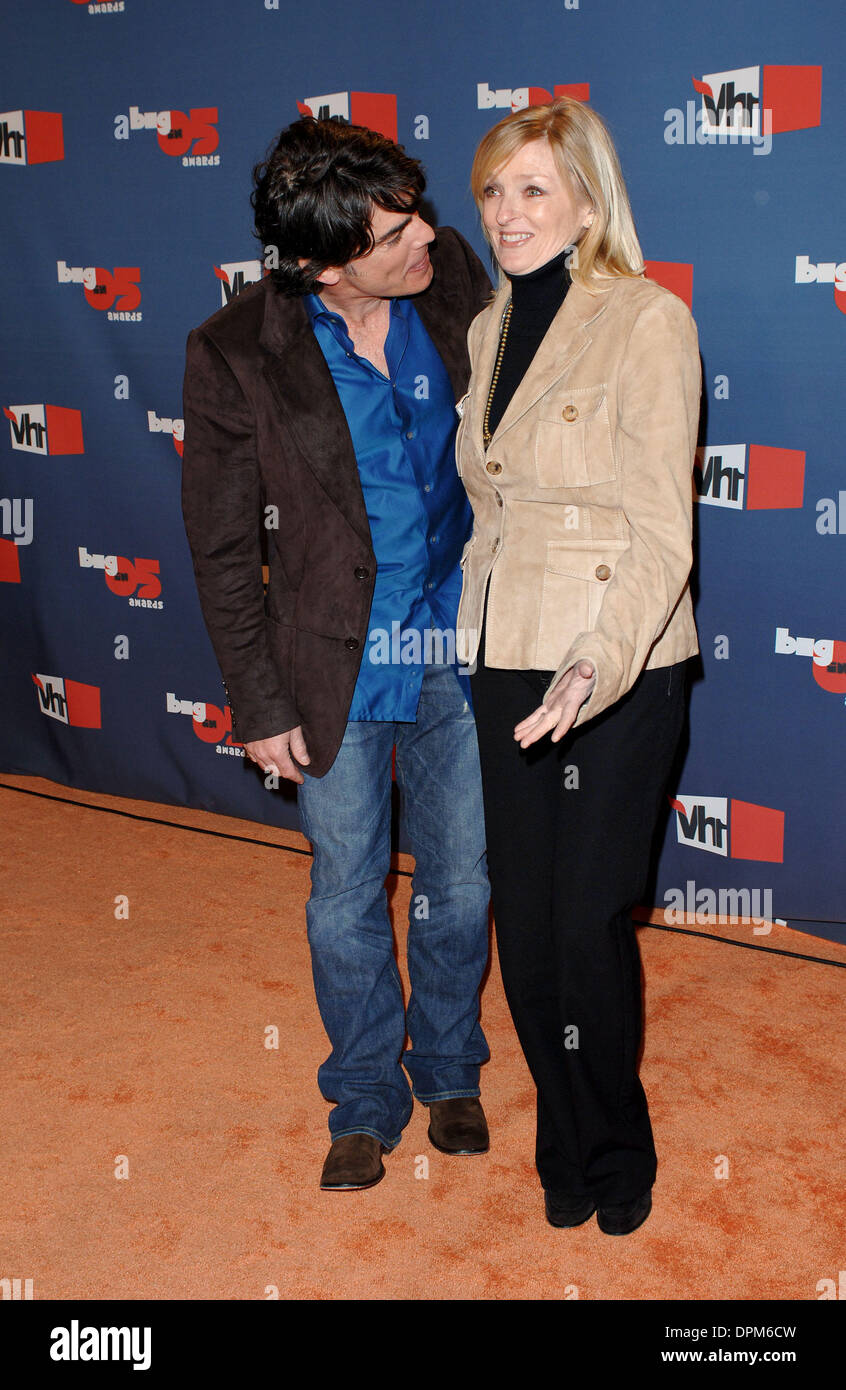 Peter gallagher and wife paula hi-res stock photography and images - Alamy