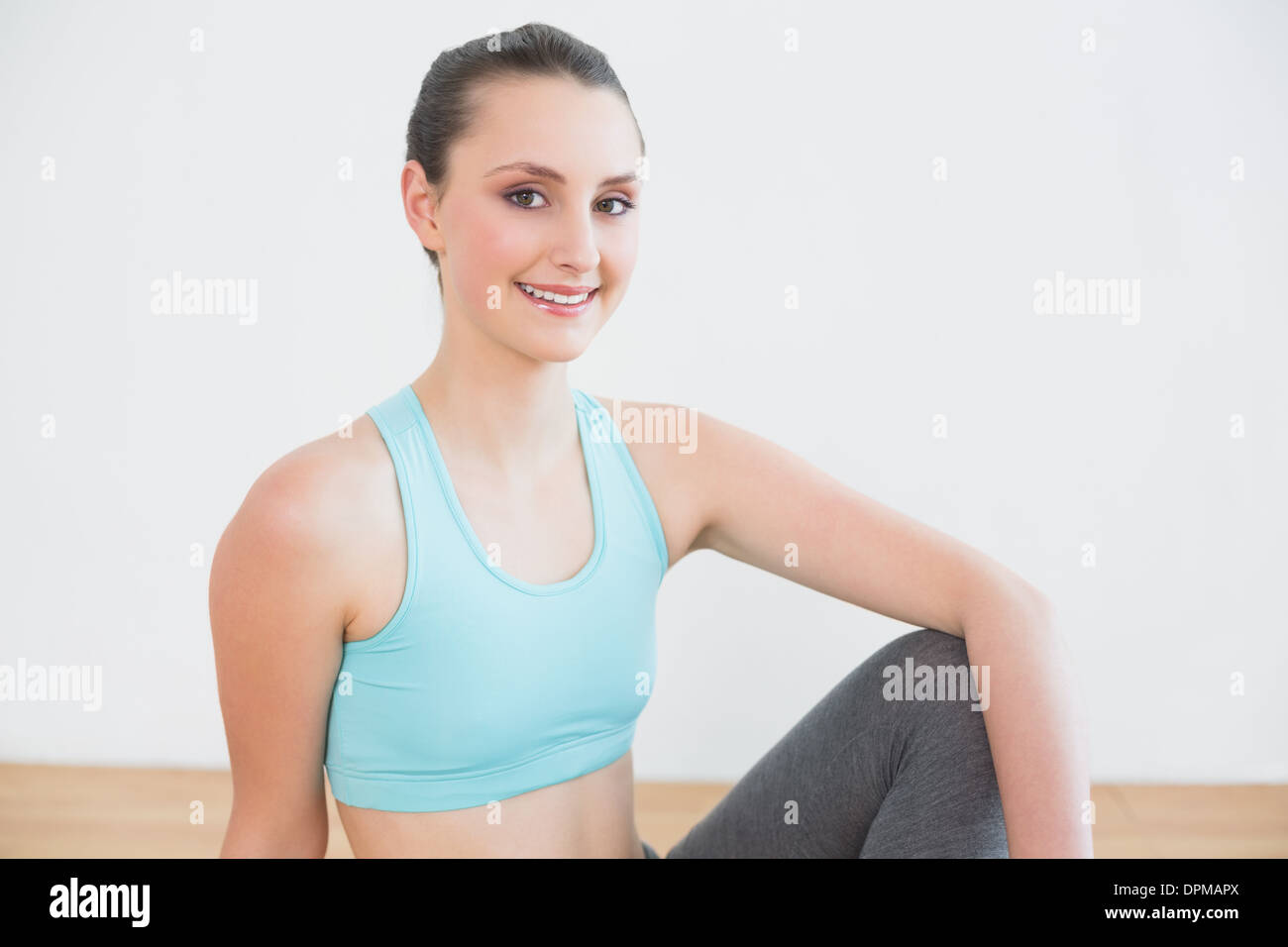 Portrait of a fit woman in fitness studio Stock Photo - Alamy