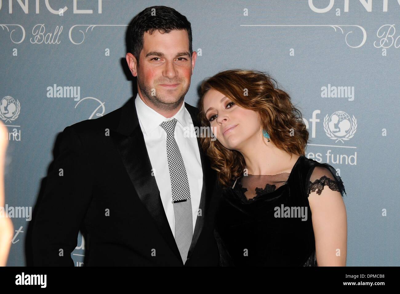 Los Angeles, CA, USA. 14th Jan, 2014. Dave Bugliari, Alyssa Milano at