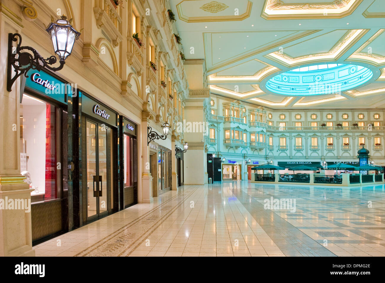 Qatar, Doha, Villaggio shopping mall 