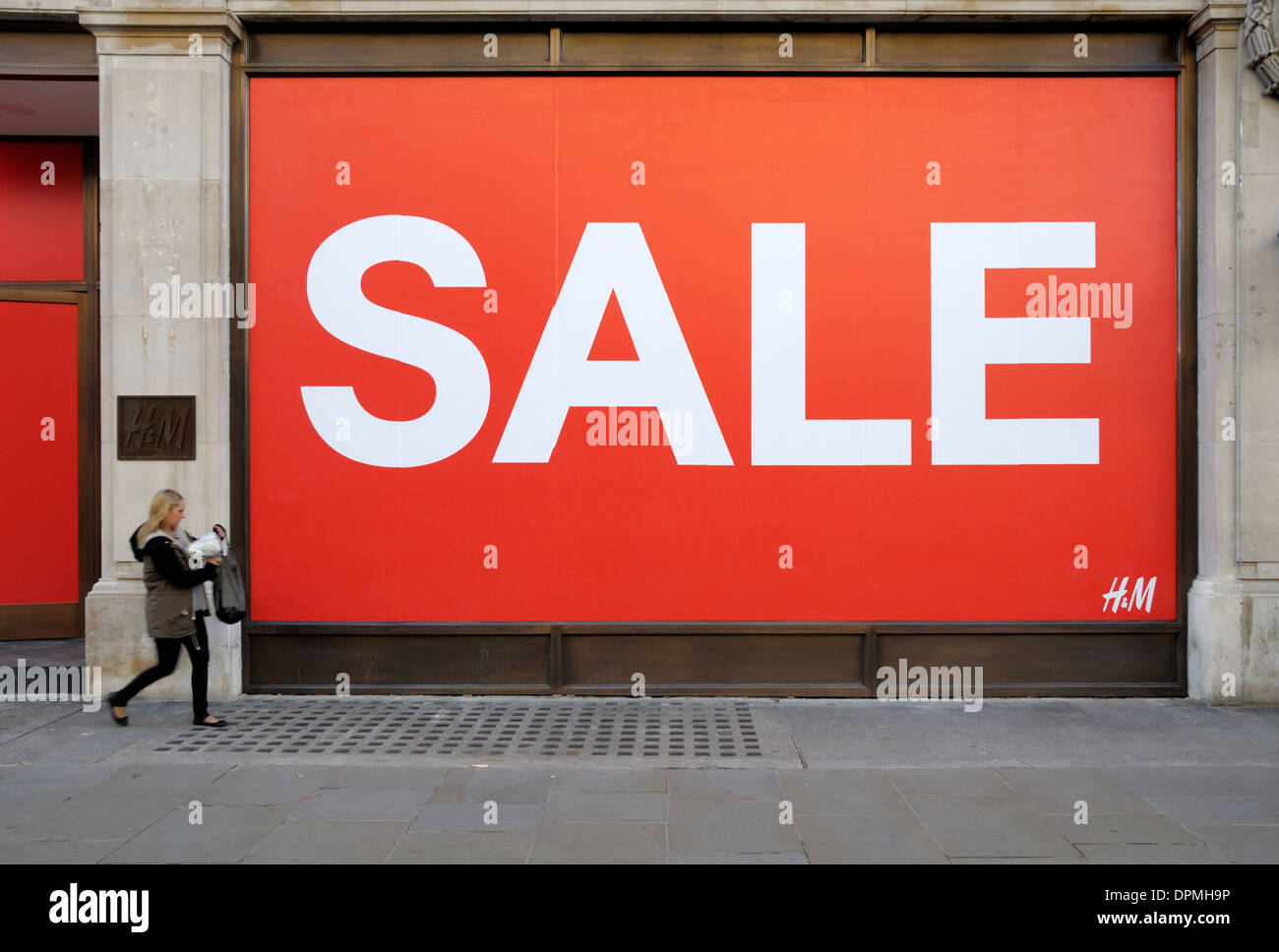 London, England, UK. Huge SALE sign in shop window (H&M) on Regent Street  Stock Photo - Alamy