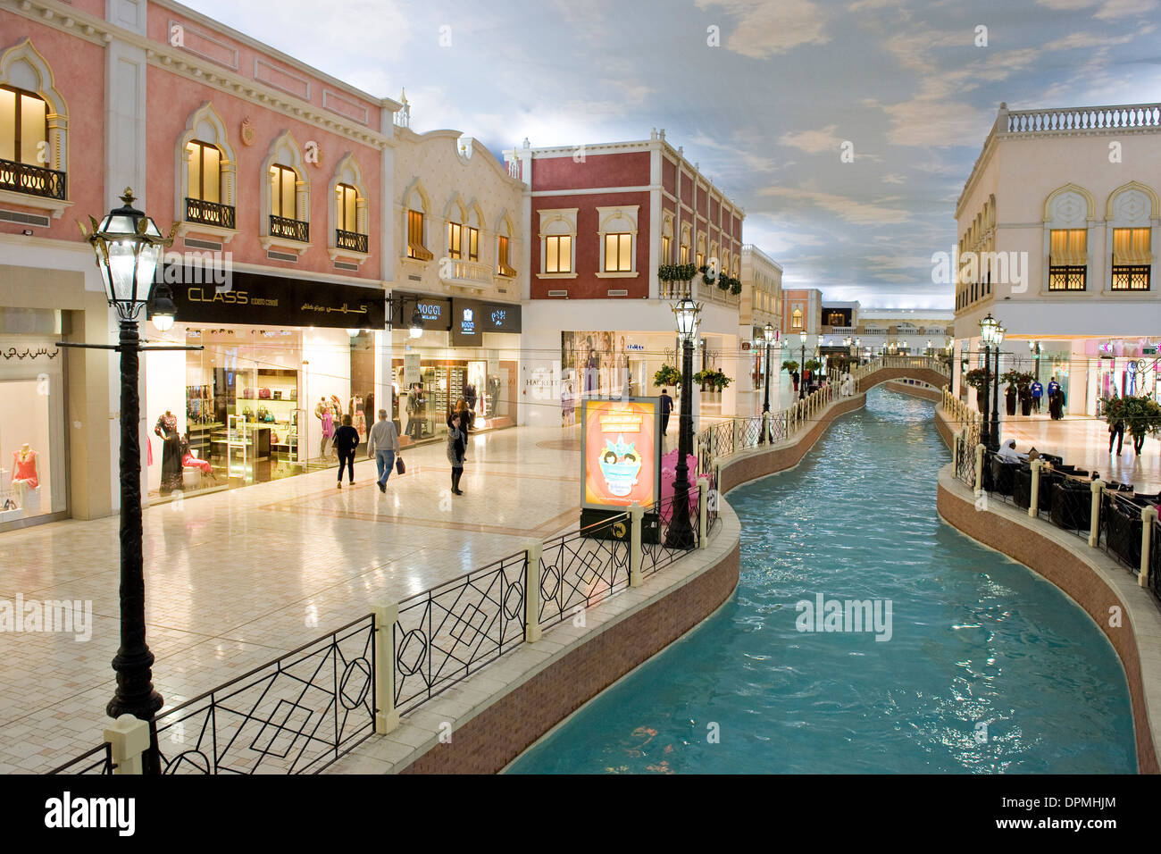 Qatar, Doha, Villaggio shopping mall Stock Photo: 65606428 - Alamy