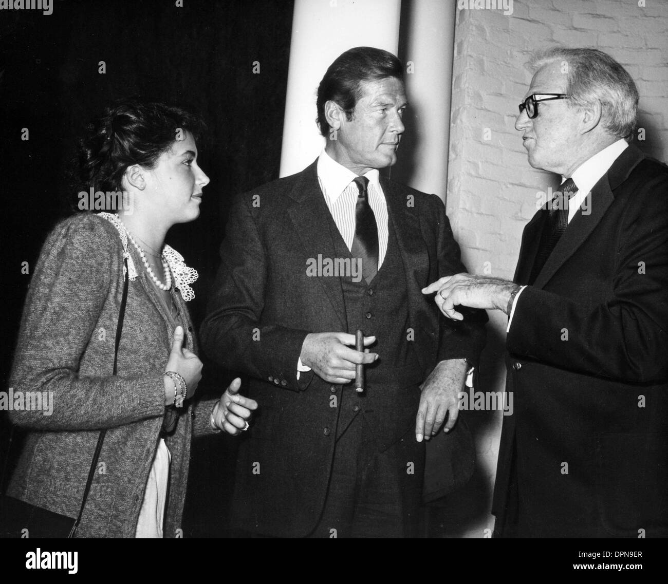 Mar. 30, 2006 - ROGER MOORE, DAUGHTER DEBORAH AND SIDNEY SHELDON. NATE CUTLER-   A3906.1988(Credit Image: © Globe Photos/ZUMAPRESS.com) Stock Photo