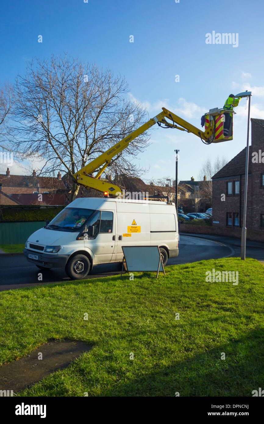 Street lamp repair maintenance hires stock photography and images Alamy