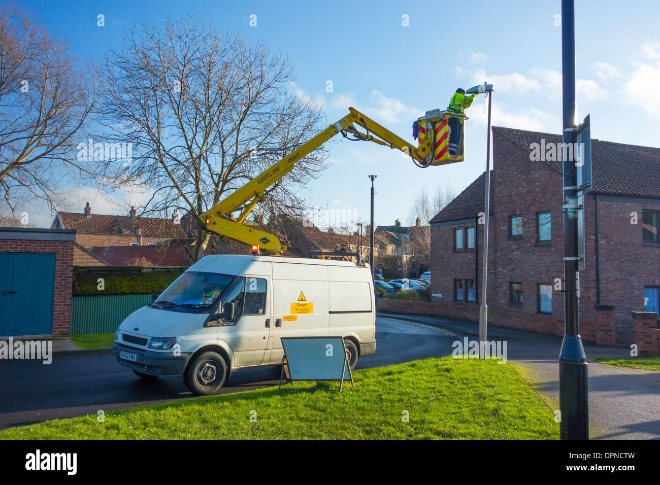 Street light maintenance hires stock photography and images Alamy
