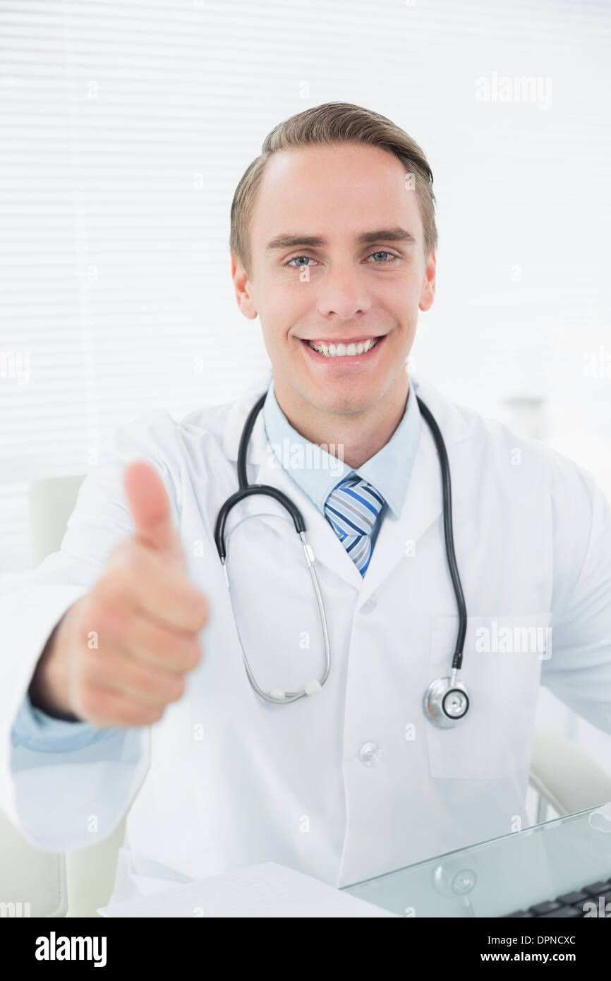 Doctor with thumbs up hi-res stock photography and images - Alamy
