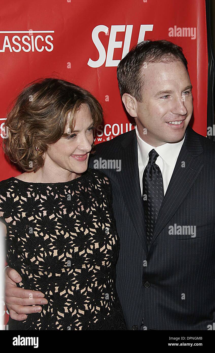 Richard Burke Joan Cusack Joan cusack richard burke friends hi-res stock photography and images - Alamy