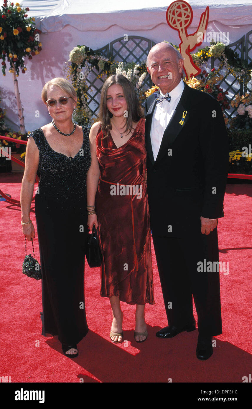 Dec. 13, 2006 - PETER BOYLE WITH HIS WIFE LORAINE ALTERMAN AND THEIR  DAUGHTER .52ND EMMY AWARDS AT SHRINE AUDITORIUM IN LOS ANGELES  09-10-2000.K19601PSK. PAUL SKIPPER- PETERBOYLERETRO(Credit Image: © Globe  Photos/ZUMAPRESS.com Stock