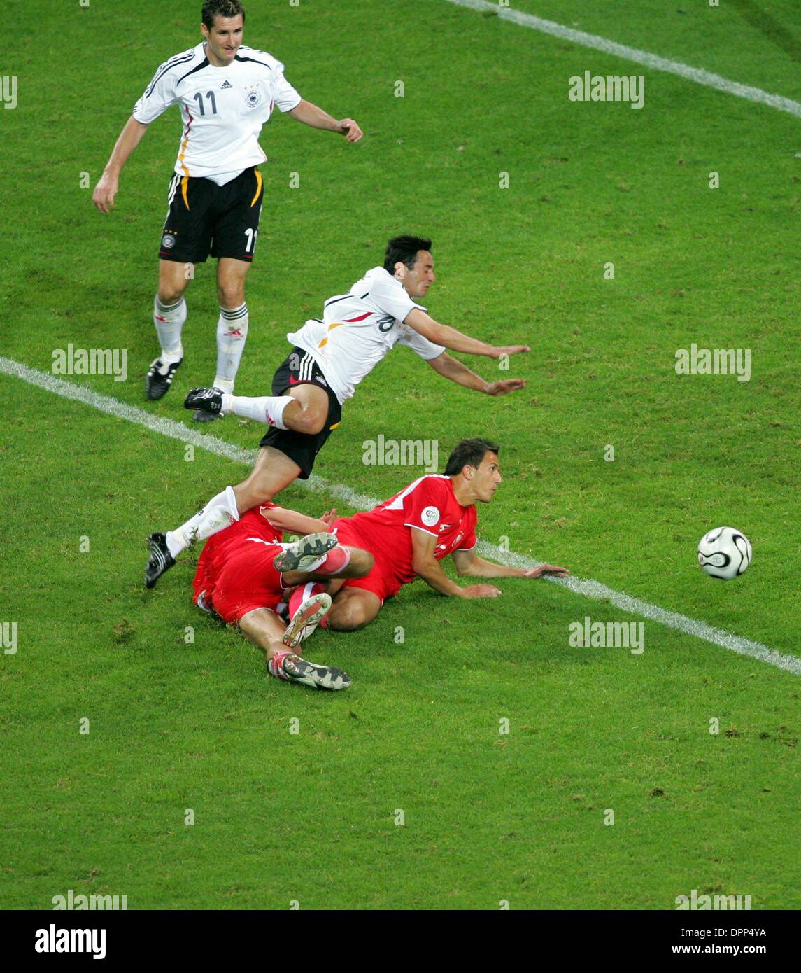 June 14, 2006 - World Cup Stadium, dDORTMUND, GERMANY - MIROSLAV KLOSE WATCHES OLIVER NEUVILLE BROUGHT DOWN BY ..SZYMKOWIAK & DUDKA..GERMANY V POLAND....NEUVILLE ,SZYMKOWIAK & DUDKA..GERMANY V POLAND.(Credit Image: © Globe Photos/ZUMAPRESS.com) Stock Photo