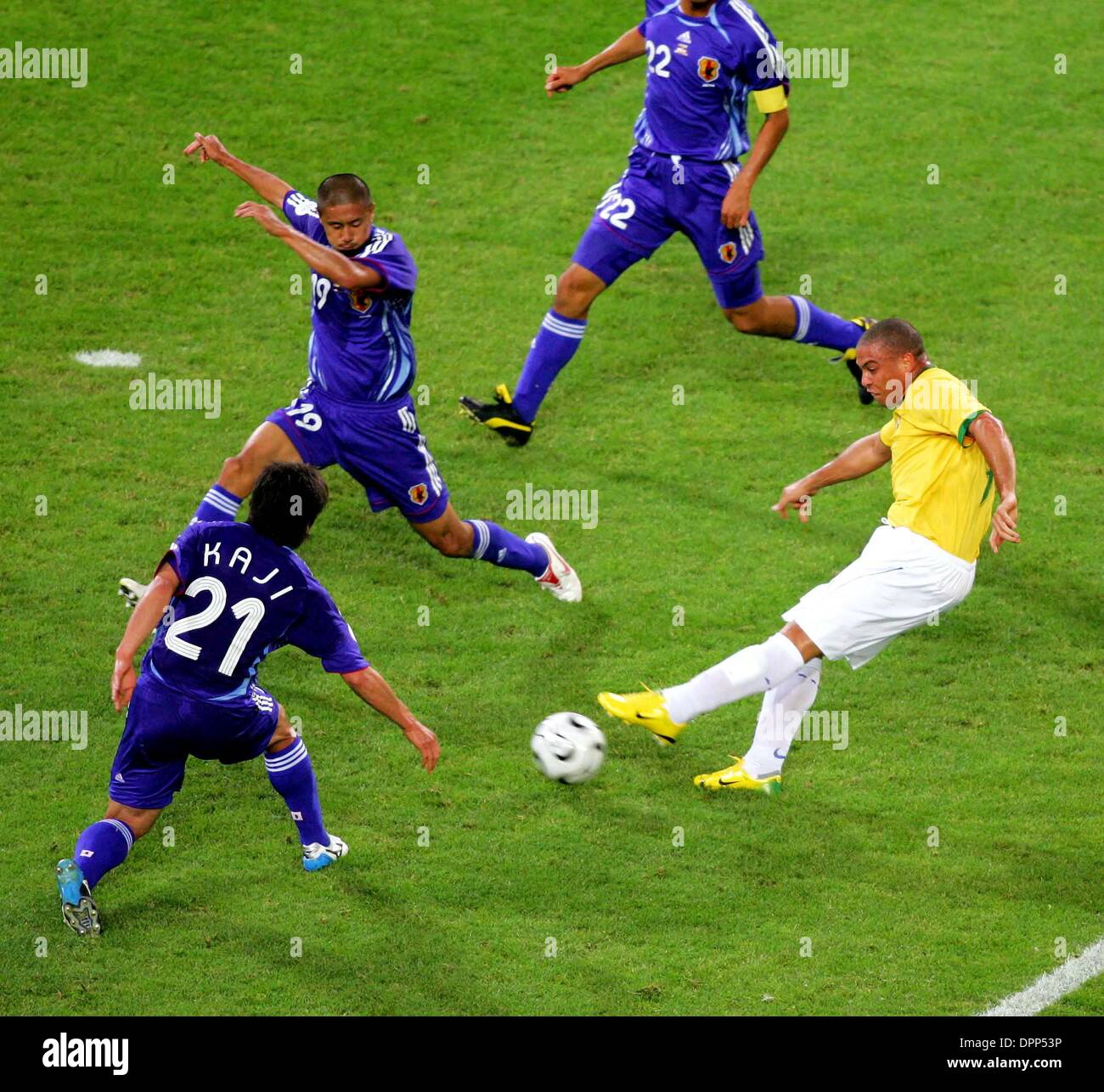 June 22, 2006 - World Cup, DORTMUND, GERMANY - K48407.WORLD CUP SOCCER, JAPAN VS BRAZIL..06-22-2006. STEWART KENDALL /   /    2006.RONALDO, AKIRA KAJI & KEISUKE TSUBOI (Credit Image: © Globe Photos/ZUMAPRESS.com) Stock Photo