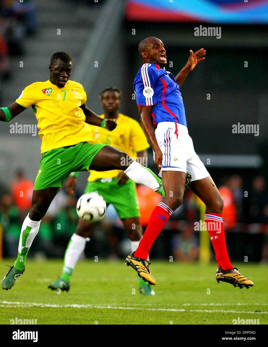 June 23, 2006 - Leipzig, Germany - K48428.WORLD CUP SOCCER, .TOGO VS FRANCE, .COLONGE, FRNACE..06-23-2006. STEWART KENDALL /   /    2006.MOUSTAPHA SALIFOU & PATRICK VIEIRA(Credit Image: © Globe Photos/ZUMAPRESS.com) Stock Photo