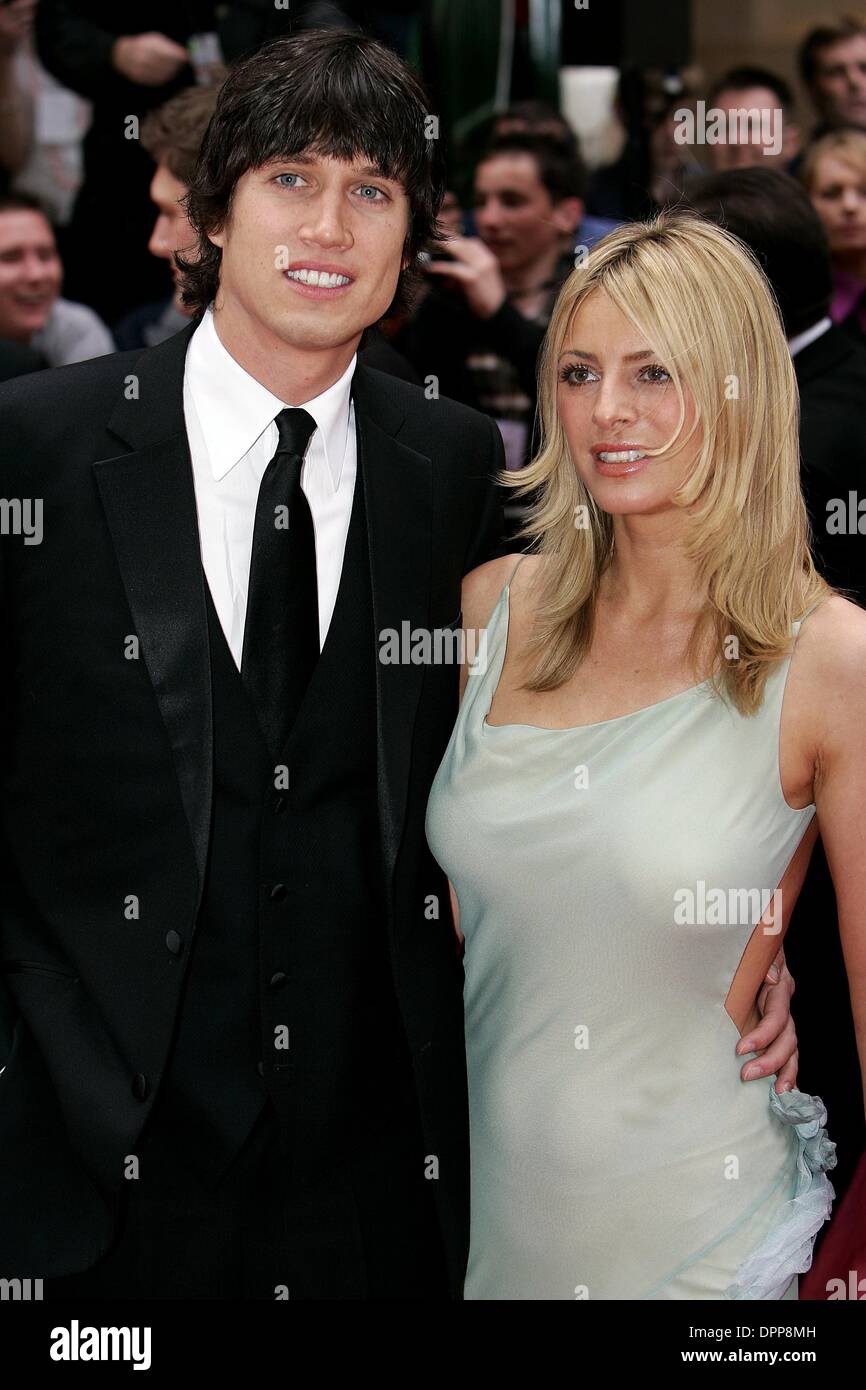 May 7, 2006 - Grosvenor House Hotel, LONDON, ENGLAND - VERNON KAY AND TESS DALY.ARRIVES FOR THE 2006 NATIONAL BRITISH ACADEMY TELEVISION AWARDS AT THE GROSVENOR HOUSE HOTEL ON PARK LANE IN LONDON  05-07-2006.CELEBRITY COUPLE. TIM MATTHEWS- -   K47779(Credit Image: © Globe Photos/ZUMAPRESS.com) Stock Photo