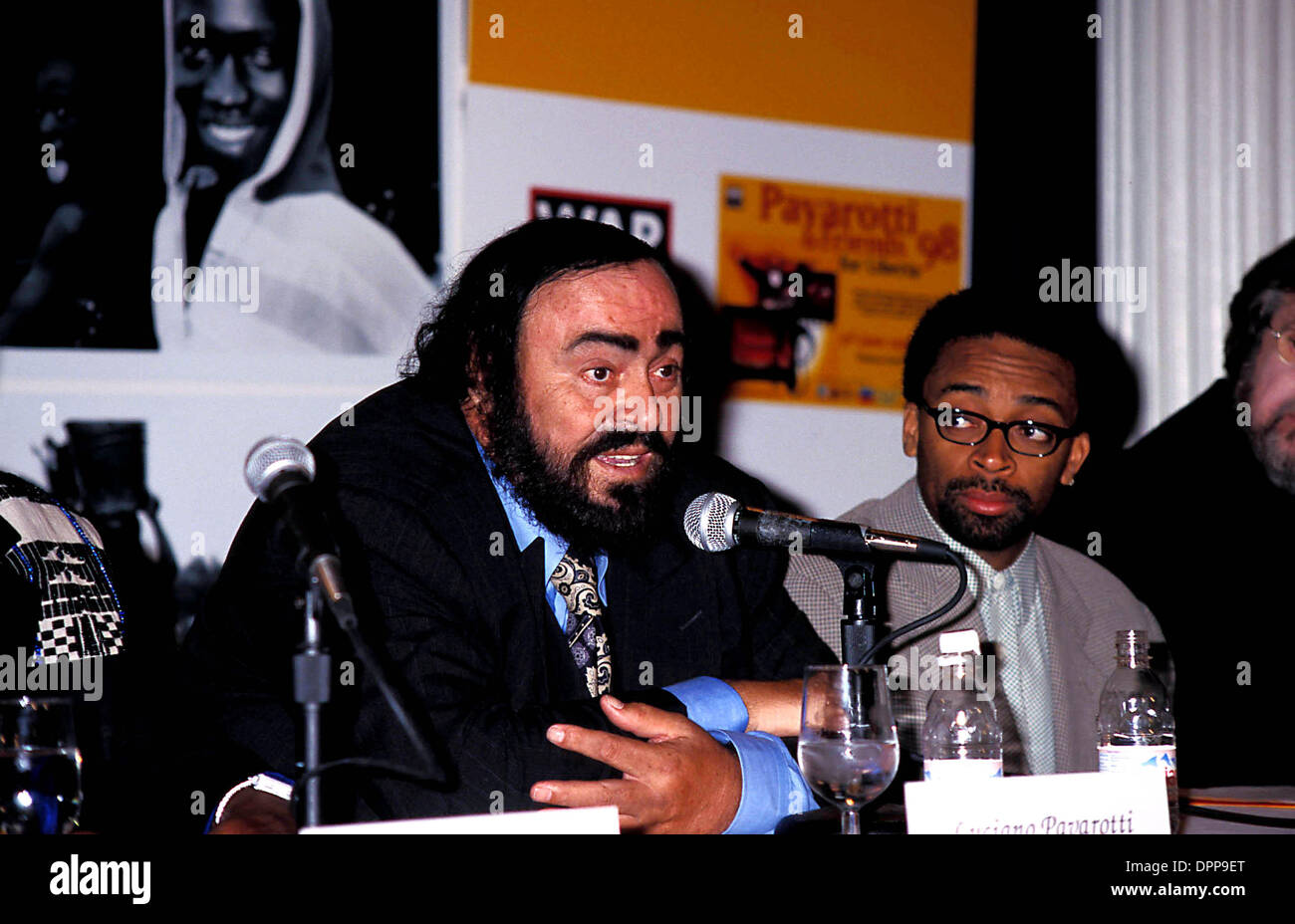 Aug. 17, 2006 - K11980WW.Pavarotti and Friends in War Child Benefit Concert for Liberia..Luciano Pavarotti and Spike Lee. Walter Weissman -    1998.LUCIANOPAVAROTTIRETRO(Credit Image: © Globe Photos/ZUMAPRESS.com) Stock Photo