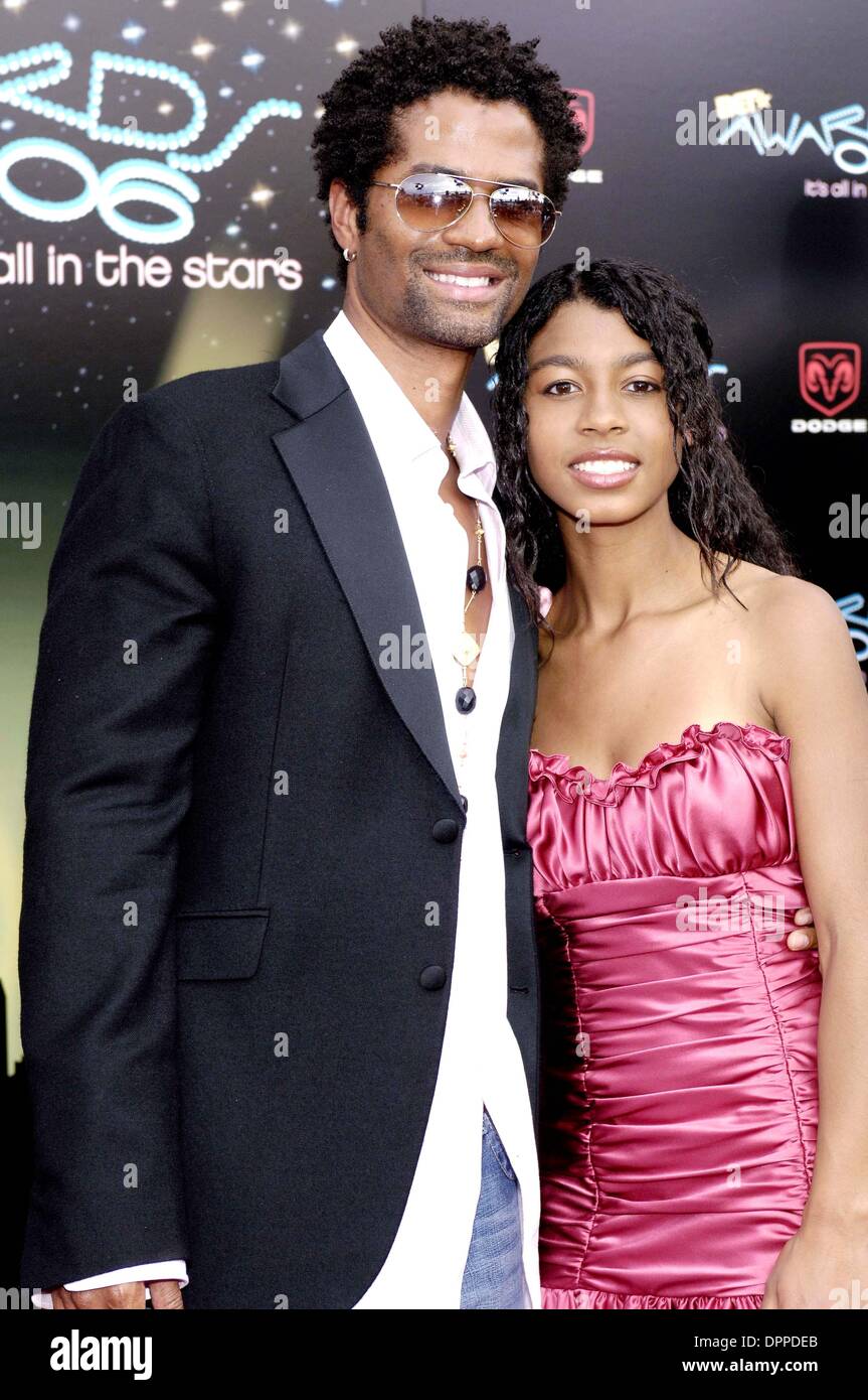 June 28, 2006 - Los Angeles, CALIFORNIA, USA - K48474VG.6th Annual B.E.T. Awards.Shrine Auditorium, Los Angeles, California..06-27-2006. Hakim /    2006.Eric Benet and daughter, India(Credit Image: © Globe Photos/ZUMAPRESS.com) Stock Photo