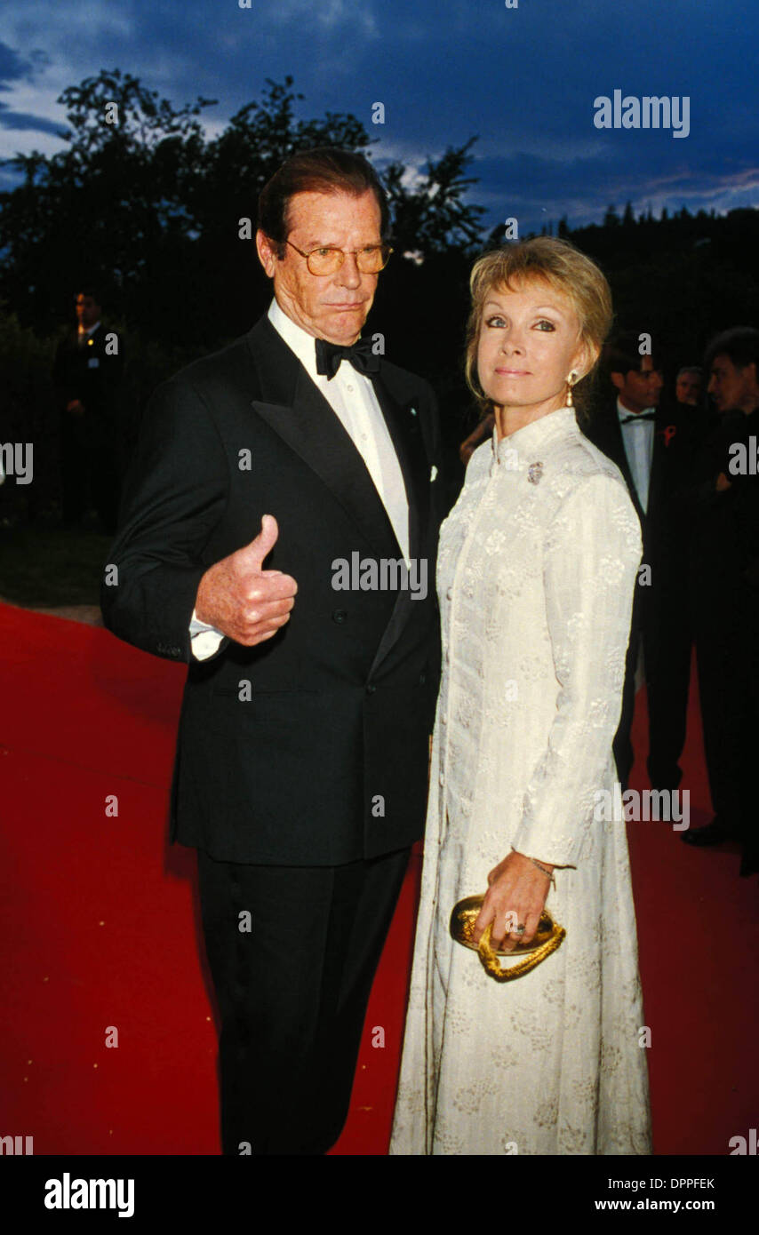 Mar. 30, 2006 - ROGER MOORE AND GIRLFRIEND AT THE 1999 CANNES FILM ...