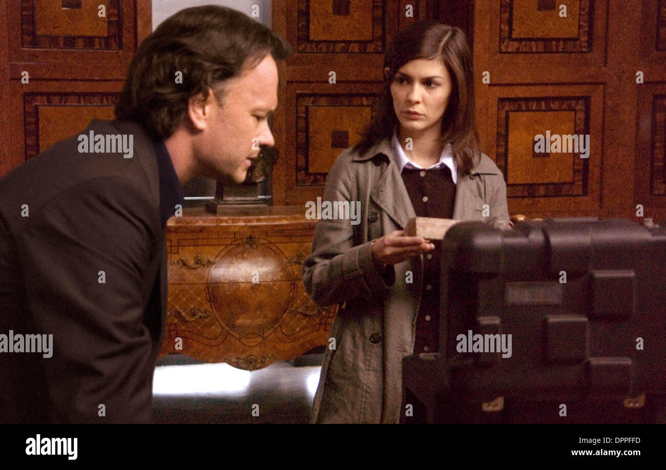 Apr. 10, 2006 - 10 Ã DF-02225 r - Tom Hanks (l) and Audrey Tautou star in Columbia PicturesÃ• suspense thriller The Da Vinci Code..K48086ES.TV-FILM STILL. SUPPLIED BY   PHOTOS(Credit Image: © Globe Photos/ZUMAPRESS.com) Stock Photo