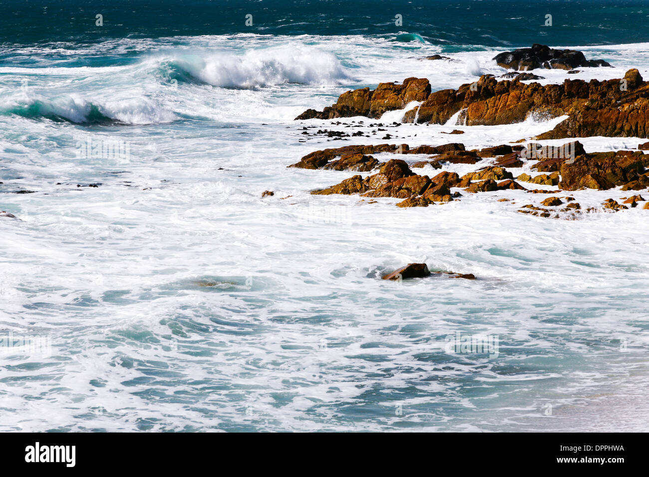 High waves breaking on rocks hi-res stock photography and images - Alamy