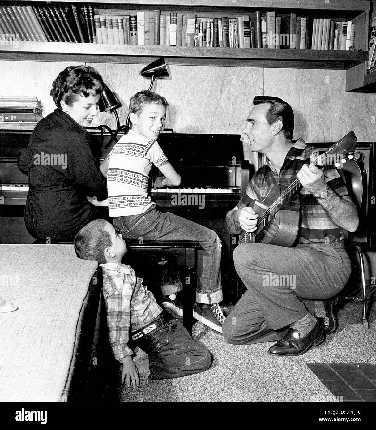 Feb. 27, 2006 - DENNIS WEAVER WITH HIS WIFE GERRY AND SONS .SUPPLIED BY ...