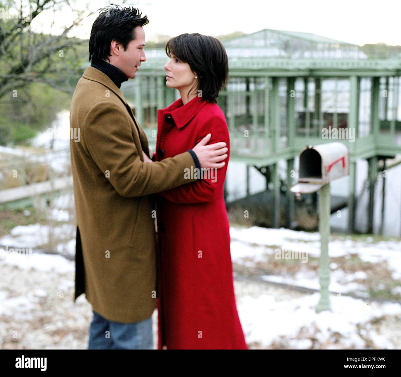 May 22, 2006 KEANU REEVES stars as Alex Wyler and SANDRA BULLOCK stars as Kate Forster in Warner Bros. Pictures' and Village Roadshow romantic drama ''The Lake House.''. .K49221ES.TV-FILM STILL.