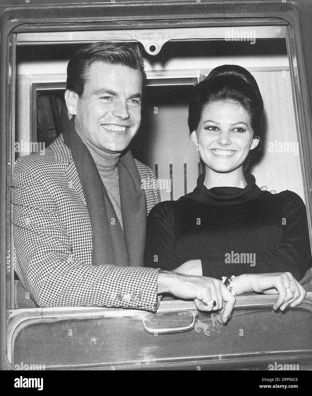 Aug. 18, 2006 - ROBERT WAGNER WITH CLAUDIA CARDINALE 1963.SUPPLIED BY  -   IN.C(Credit Image: © Globe Photos/ZUMAPRESS.com) Stock Photo