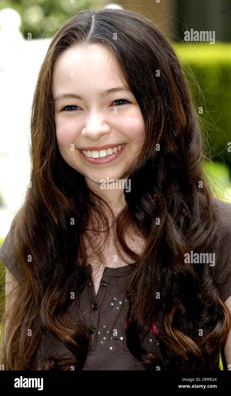 Jodelle Ferland's Instagram, Twitter & Facebook on IDCrawl