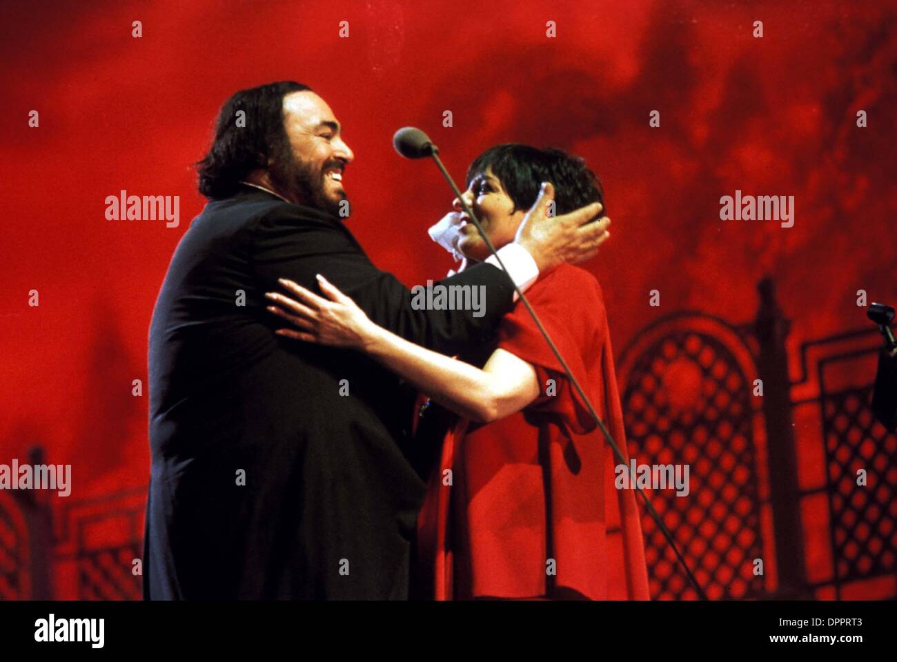 Aug. 22, 2006 - Liza Minnelli and Luciano Pavarotti in Concert..Modena, Italy.. Massimo-UnitalPress-   -    1996.LUCIANOPAVAROTTIRETRO(Credit Image: © Globe Photos/ZUMAPRESS.com) Stock Photo