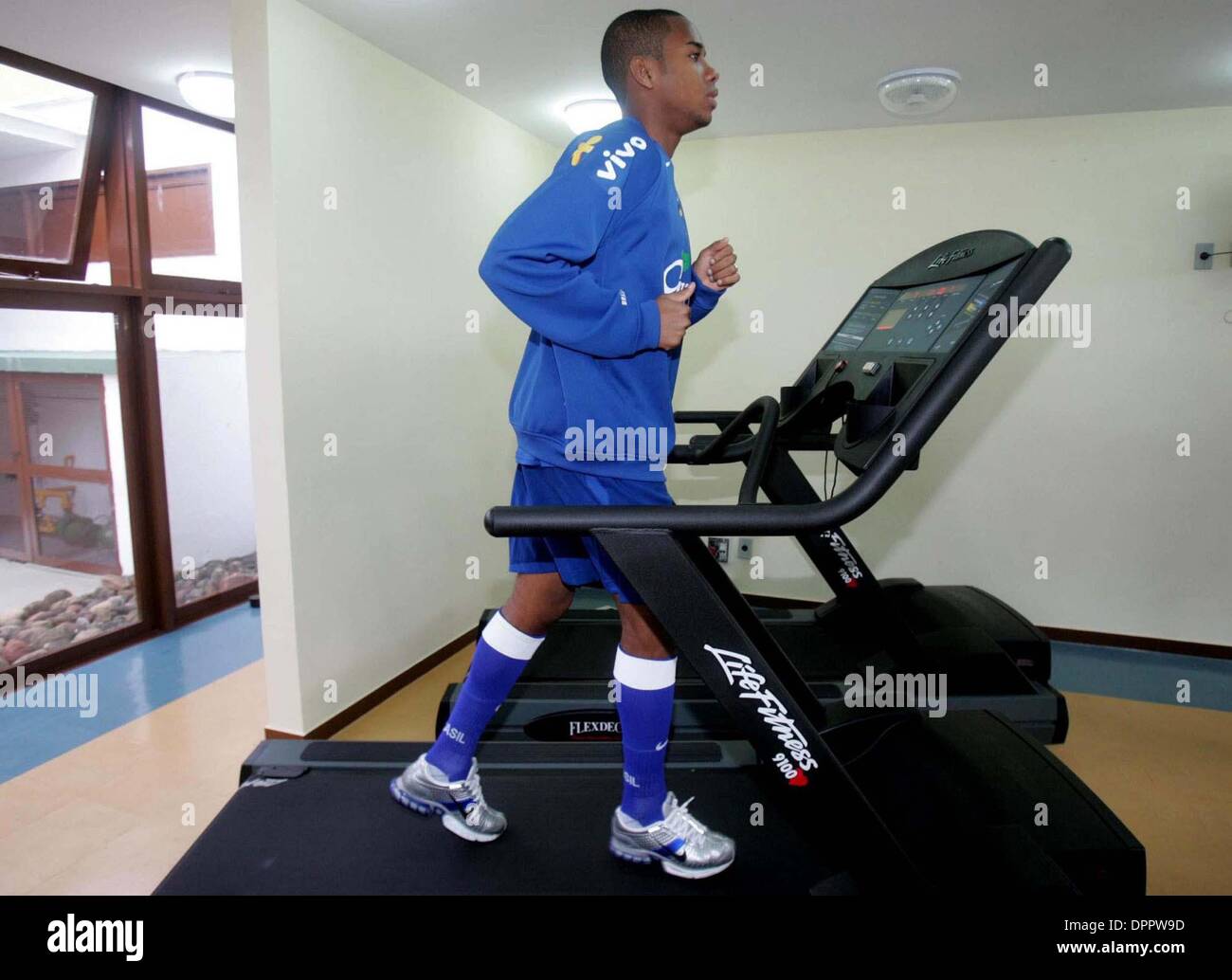 Jan. 18, 2006 - Teresopolis, RJ, BRAZIL - 20050602: TERESOPOLIS, BRAZIL: Robinho works out at the Granja Comary. The Brazilian Soccer Team will play against Paraguai next sunday, for the 2006 South American Cup. Several European Teams are interested in Robinho.. NILTON FUKUDA-TeresopolisFILES-   K46434(Credit Image: © Globe Photos/ZUMAPRESS.com) Stock Photo