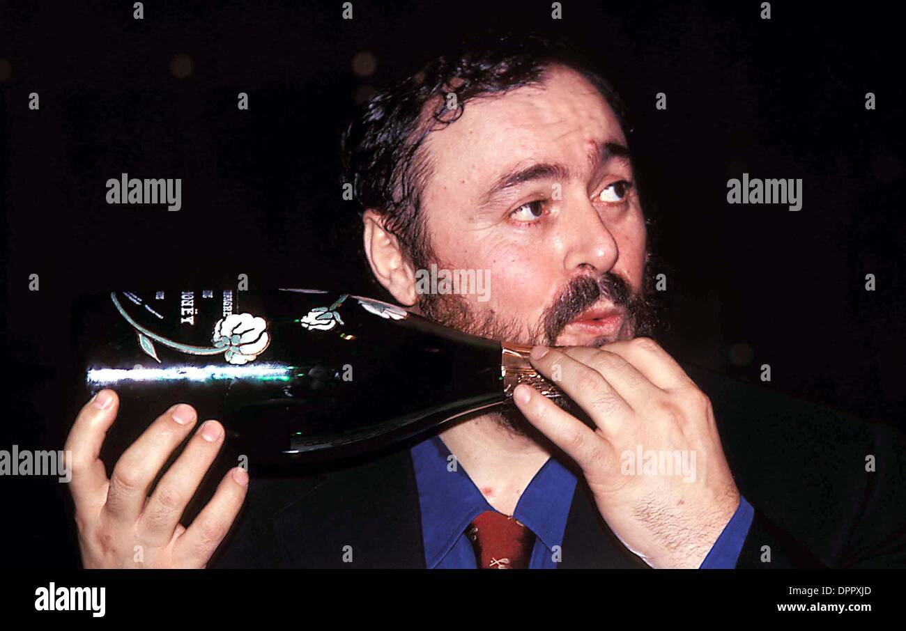 Aug. 16, 2006 - Luciano Pavarotti.    1988.LUCIANOPAVAROTTIRETRO(Credit Image: © Globe Photos/ZUMAPRESS.com) Stock Photo