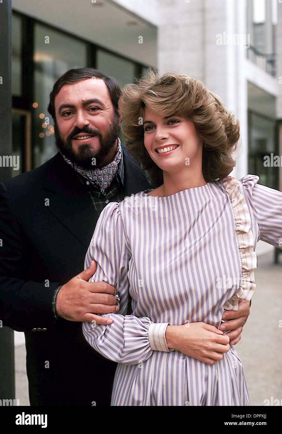 Aug. 16, 2006 - Luciano Pavarotti and Kathryn Harold.    1980.LUCIANOPAVAROTTIRETRO(Credit Image: © Globe Photos/ZUMAPRESS.com) Stock Photo