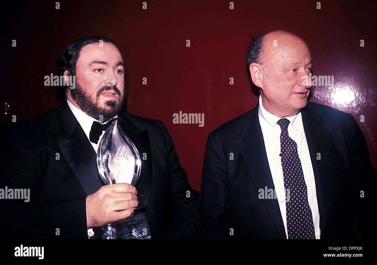 Aug. 16, 2006 - Luciano Pavarotti and Mayor Koch.    1986.LUCIANOPAVAROTTIRETRO(Credit Image: © Globe Photos/ZUMAPRESS.com) Stock Photo