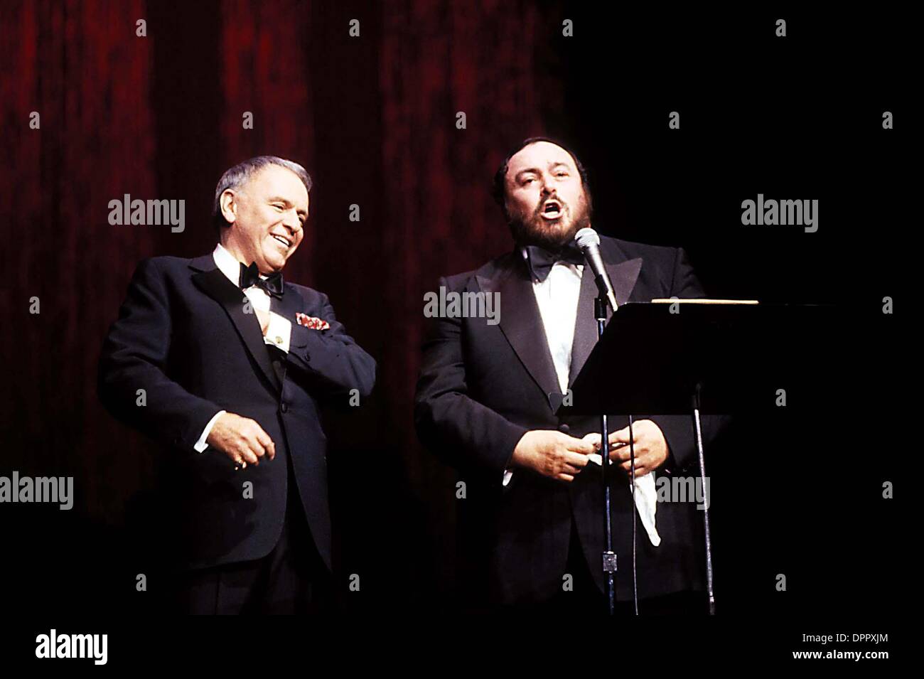 Aug. 16, 2006 - Luciano Pavarotti and Frank Sinatra.    1987.LUCIANOPAVAROTTIRETRO(Credit Image: © Globe Photos/ZUMAPRESS.com) Stock Photo