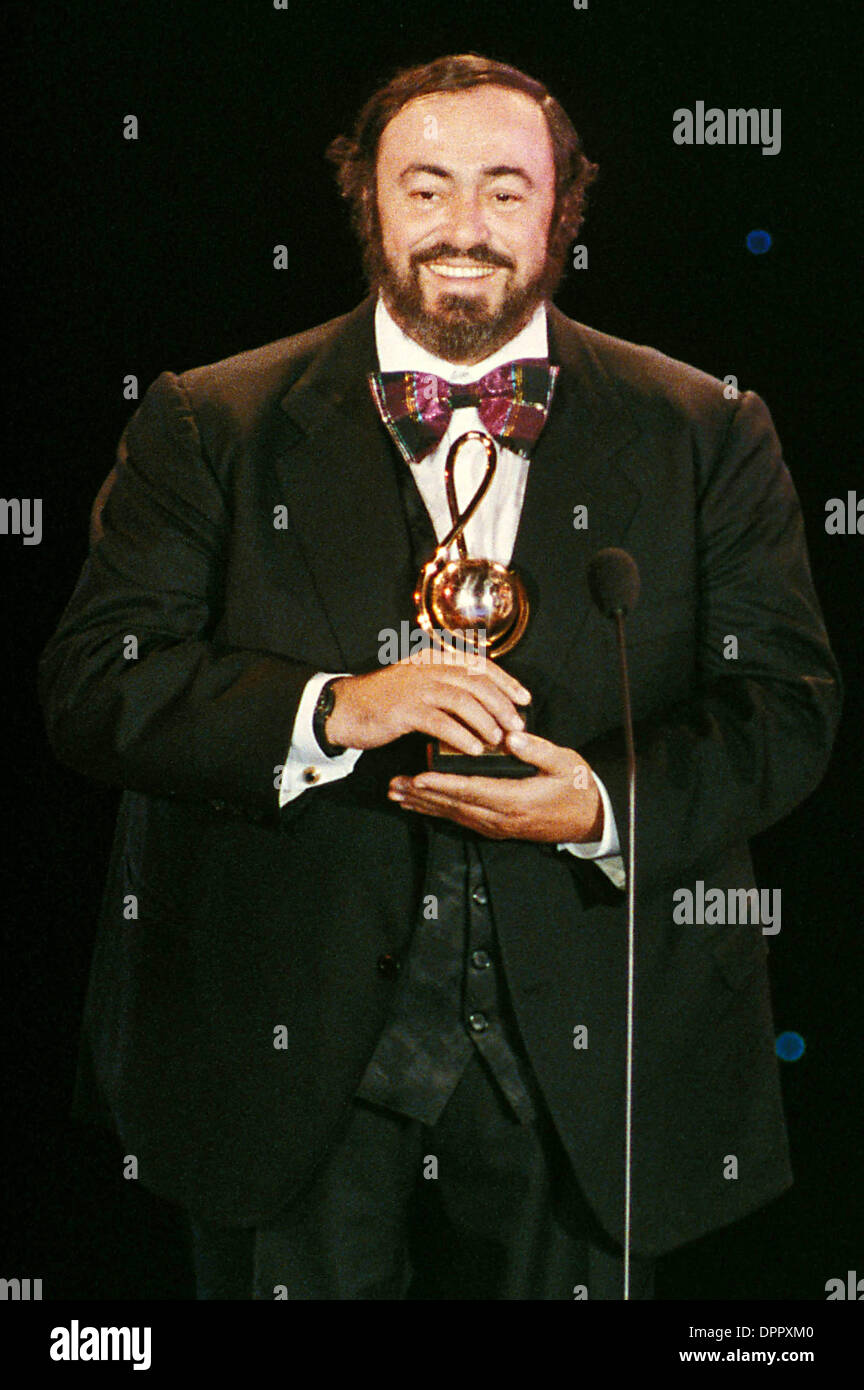 Aug. 17, 2006 - Luciano Pavarotti .The World Music Awards. UPPA -   -    1993.LUCIANOPAVAROTTIRETRO(Credit Image: © Globe Photos/ZUMAPRESS.com) Stock Photo
