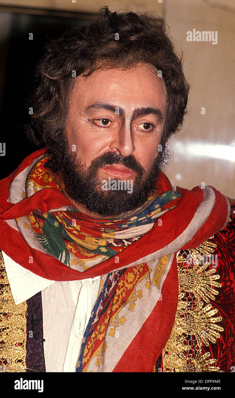 Aug. 17, 2006 - Luciano Pavarotti. John Barrett -    1988.LUCIANOPAVAROTTIRETRO(Credit Image: © Globe Photos/ZUMAPRESS.com) Stock Photo