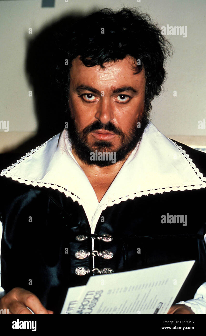 Aug. 17, 2006 - Luciano Pavarotti.    LUCIANOPAVAROTTIRETRO..HH994(Credit Image: © Globe Photos/ZUMAPRESS.com) Stock Photo