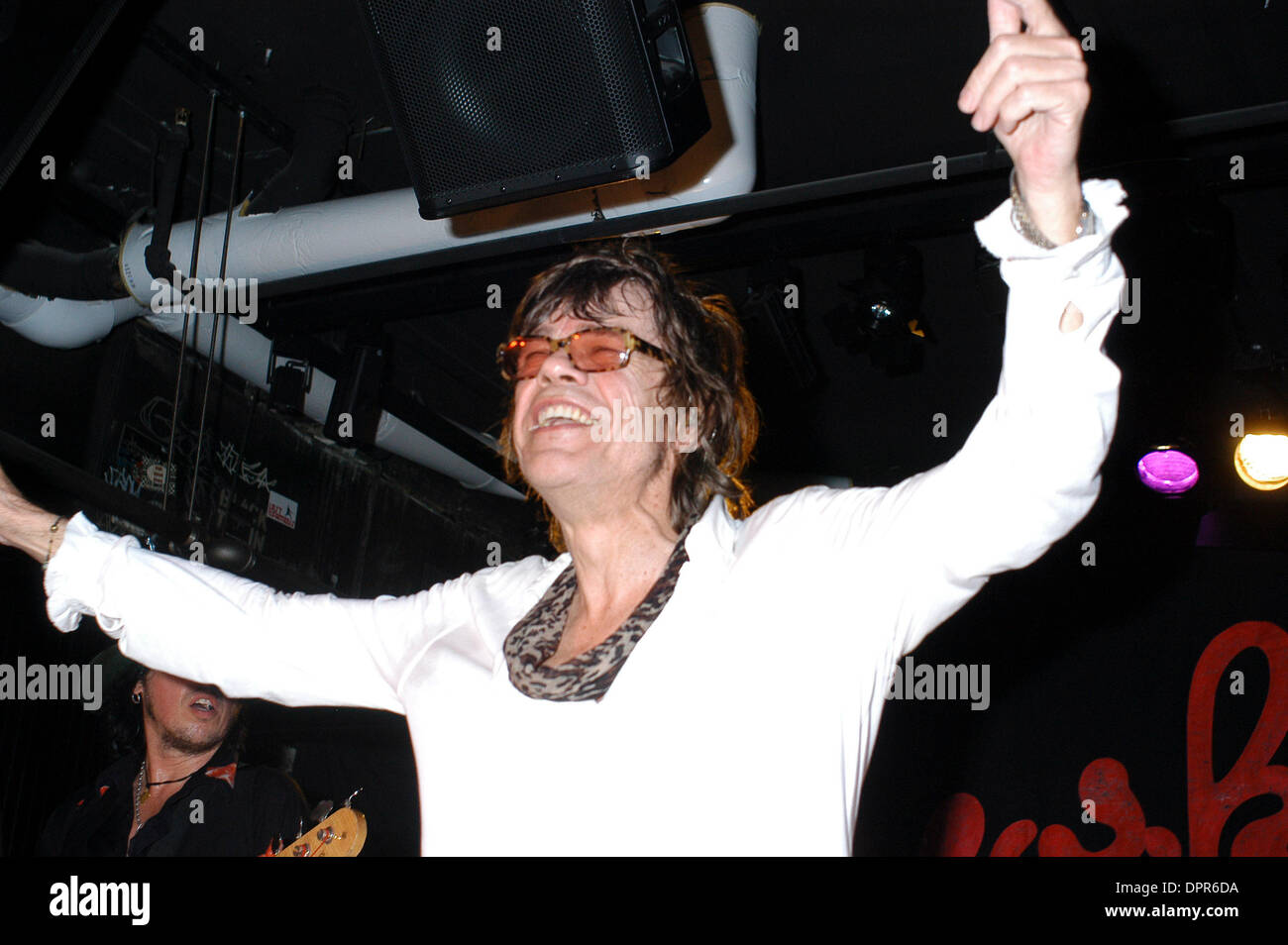 May 05, 2009 - New York, New York, USA - New York Dolls performing at The John Varvatos store in ew York. DAVID JOHANSEN - lead vocals, SYLVAIN SYLVAIN -on guitar with hat and STEVE CONTE - on guitar. (Credit Image: © Aviv Small/ZUMA Press) Stock Photo