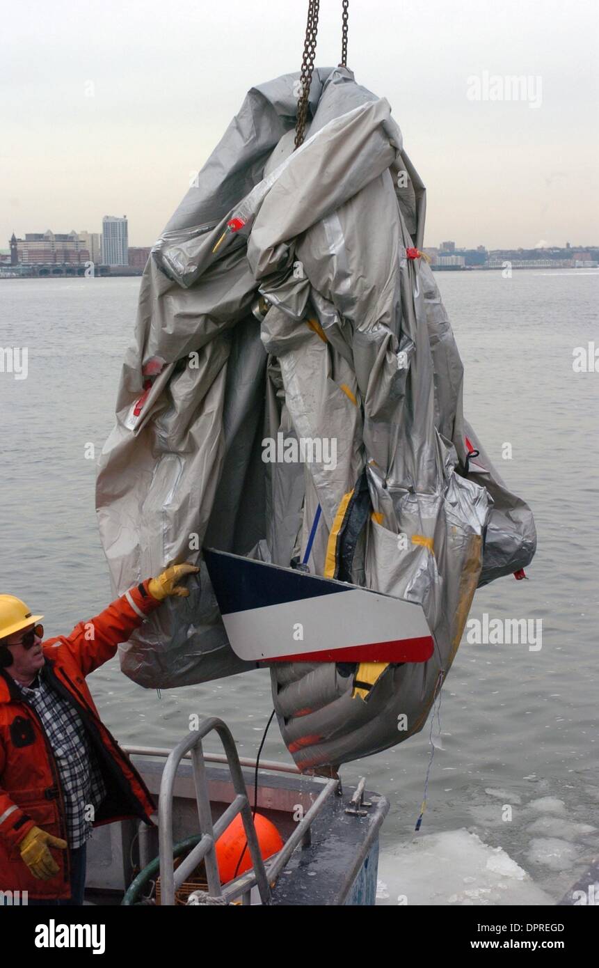 Inflatable Raft Explosive Jan 17, 2009 - Manhattan, New York, USA - The inflatable life raft is ...