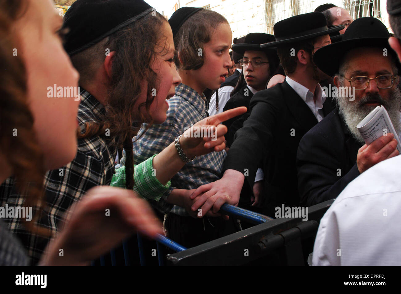 Meah Dec 31, 2008 - Meah Shearim, Israel - Passover for Ultra Orthodox Jews ...