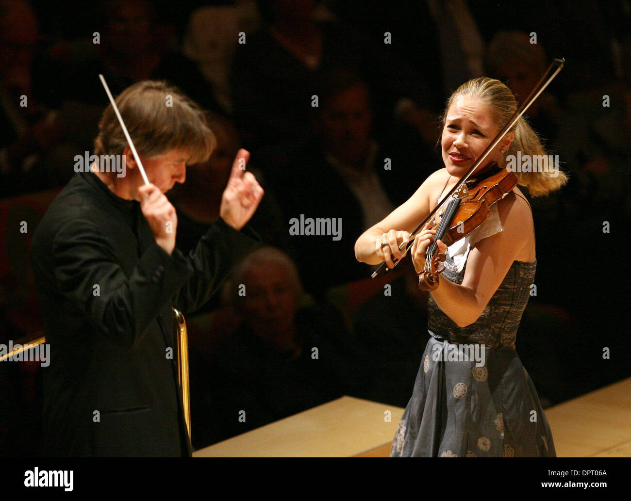 Apr 12, 2009 - Los Angeles, California, USA - Violinist LEILA JOSEFOWICZ gives the world premiere of ESA-PEKKA SALONEN'S Violin Concerto at his next-to-last program as music director of the Los Angeles Philharmonic on Thursday in Walt Disney Concert Hall in Los Angeles. (Credit Image: © Ringo Chiu/ZUMA Press) Stock Photo
