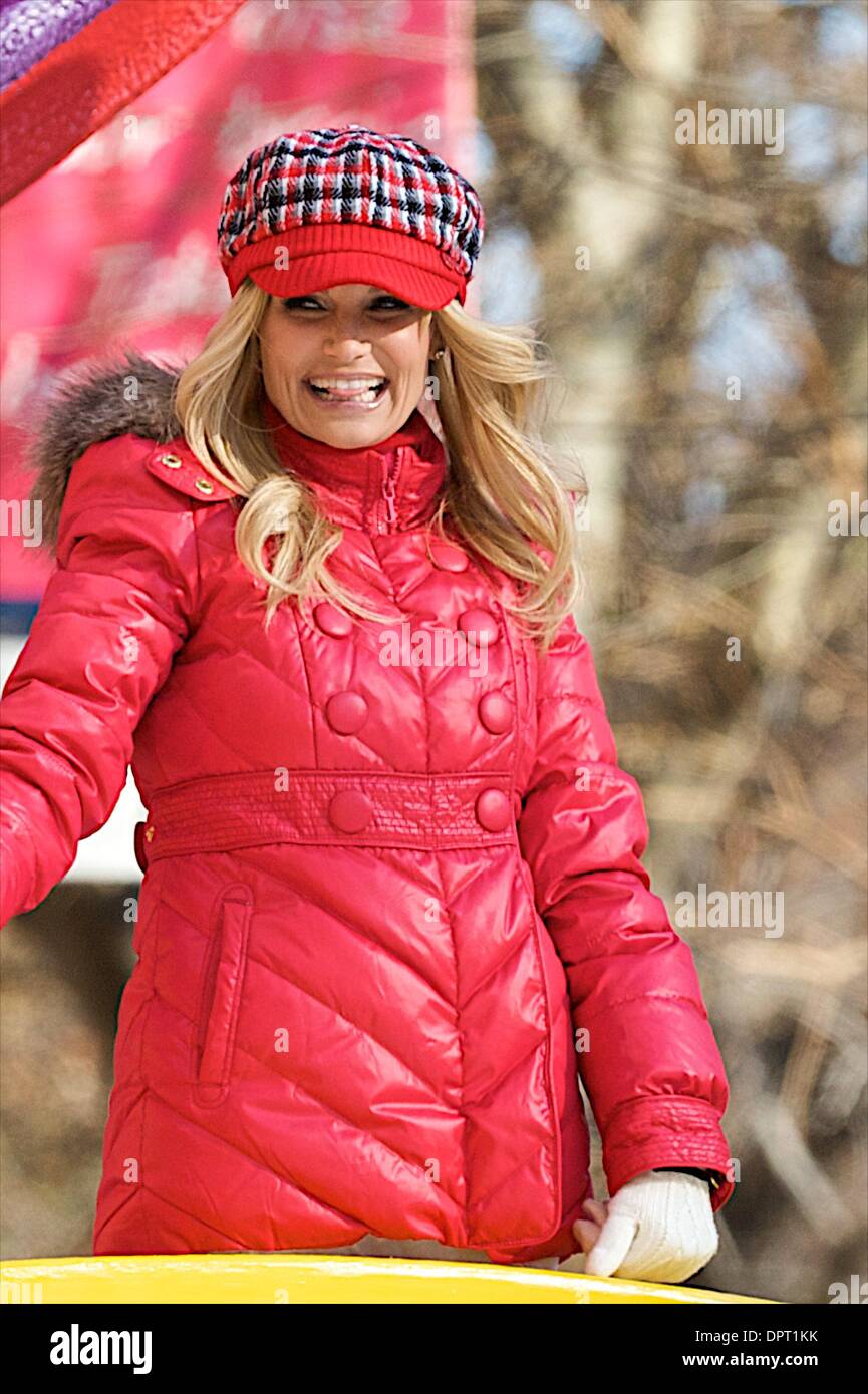 November 27, 2008: Actress Kristin Chenoweth greets on-lookers as she comes  down the parade. The Macy's Thanksgiving Day Parade in New York City, NY.  Richey Miller/CSM (Credit Image: © Richey Miller/Cal Sport, image size:865x1390