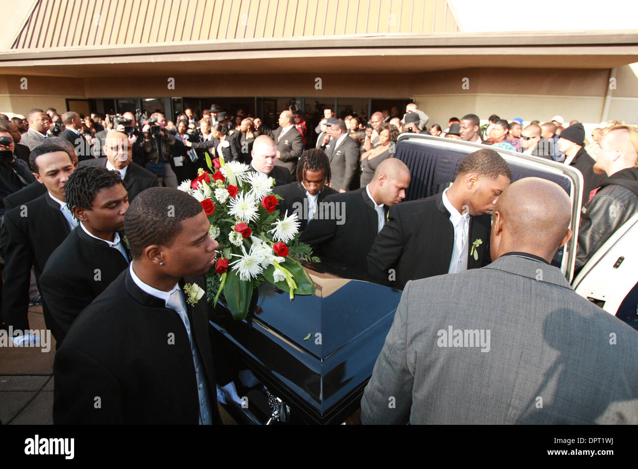 Pallbearers Carry Oscar Grant S Casket After His Funeral Wednesday