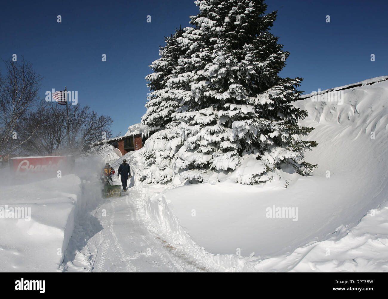 Mar. 11, 2009 Fargo, North Dakota, USA Employee JEFF UPTON clears