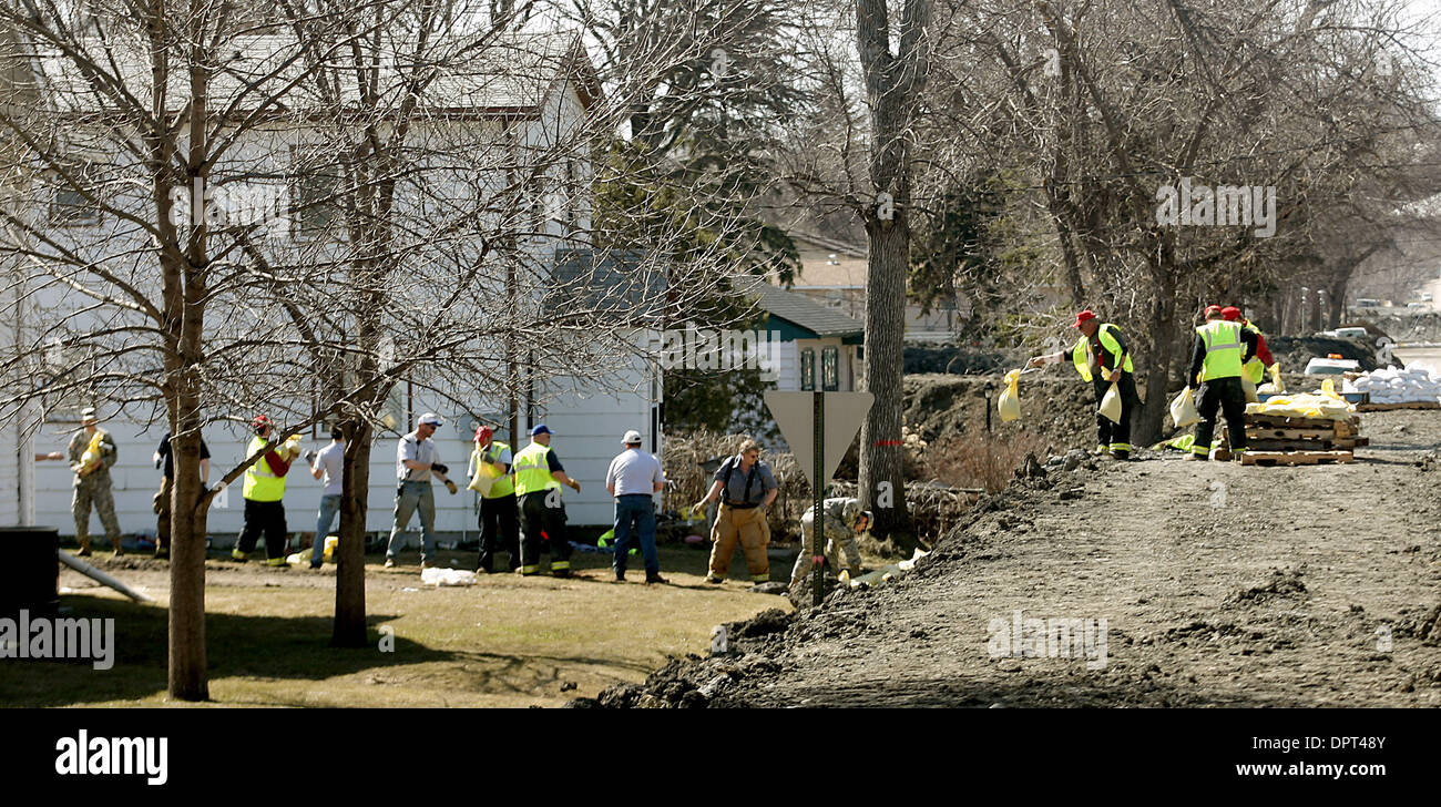Apr 14, 2009 Valley City, North Dakota, USA Sandbagging continues
