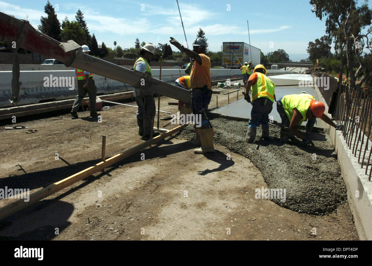 Concrete workers prepare the base for another lane as they widen the Interstate 680 south of Mission Boulevard (238) in Fremont, Calif., on Monday, April 20, 2009. Caltrans is creating carpool-toll High Occupancy Toll lanes that will allow non-carpool drivers to pay via transponder to access the lane. Those who carpool will continue to use the lane for free. (Cindi Christie/Staff) Stock Photo