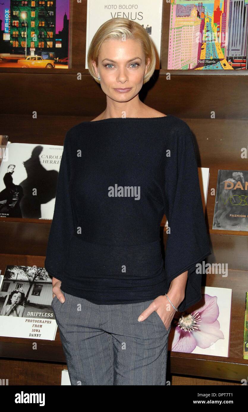 JAIME PRESSLY Signs Her Book ''It's Not Necessarily The Truth'' at Barnes & Noble in Encino, CA 03-25-2009.Image:  JAIME PRESSLY.Photo:  Scott Kirkland -Globe Photos, Inc. Â© 2009.K61389SK.(Credit Image: © Scott Kirkland/Globe Photos/ZUMAPRESS.com) Stock Photo