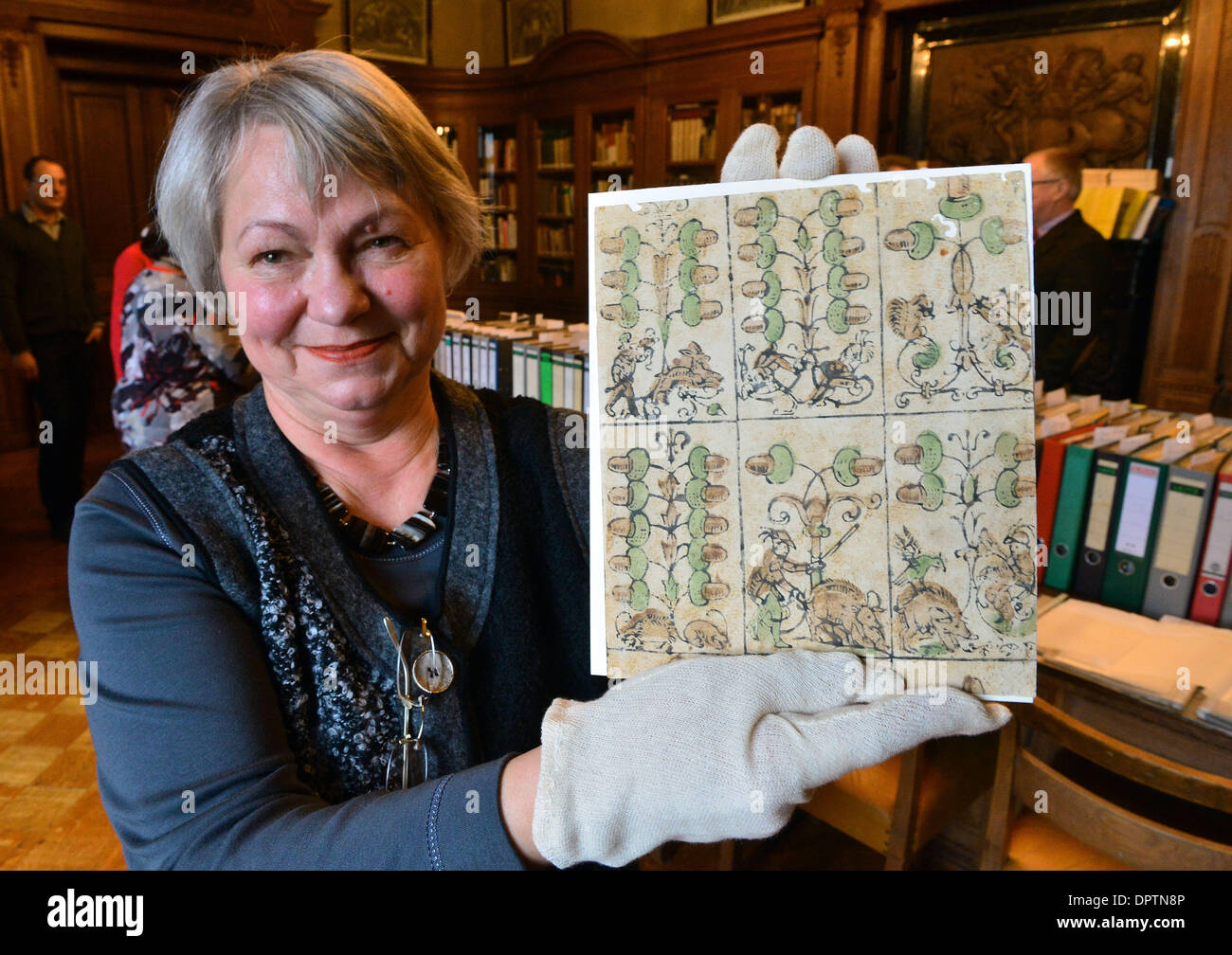 Altenburg, Germany. 16th Jan, 2014. Playing card expert Renate Reinhold