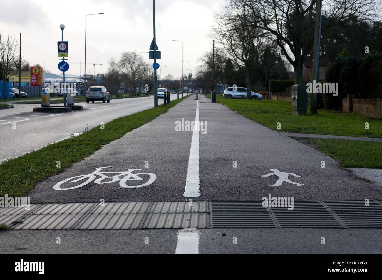 Onpavement cycle lane along Sevenoaks Way, Brolmey Stock Photo Alamy